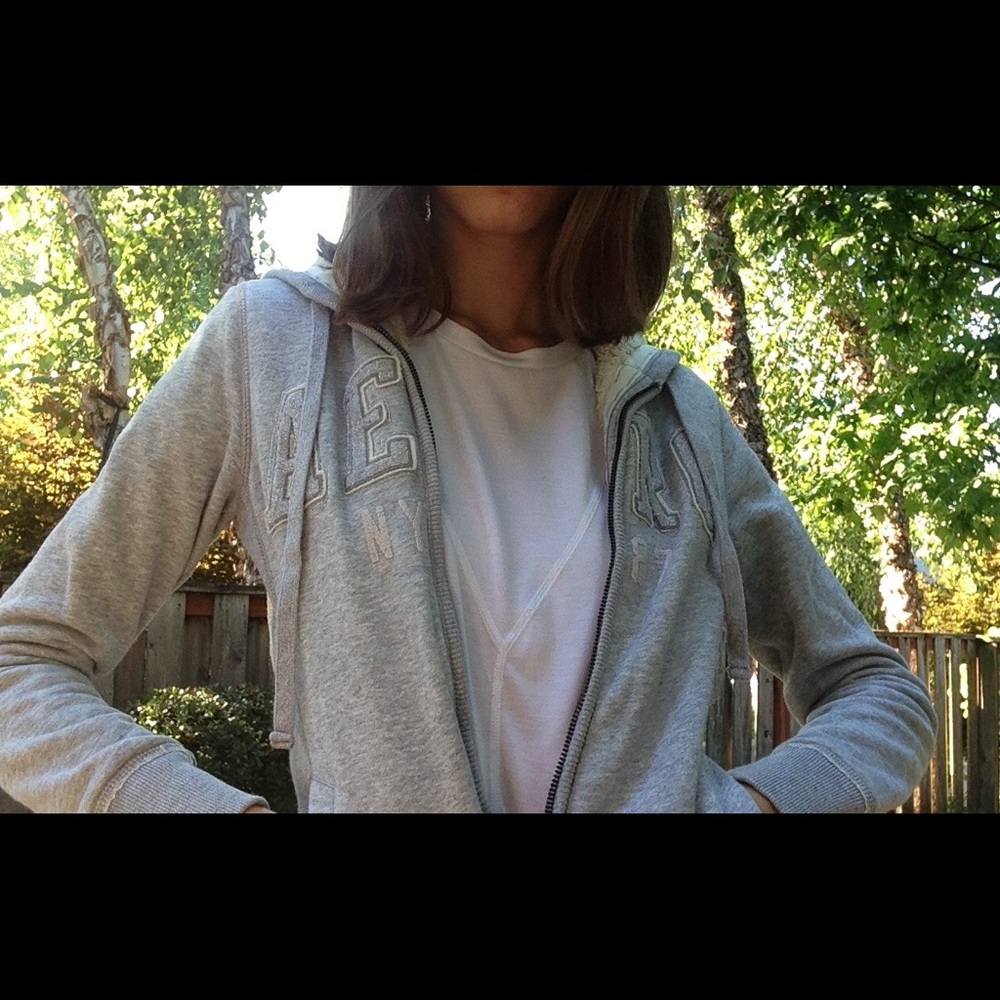 Aeropostale fuzzy SUPER comfy zip up sweatshirt ⭐️